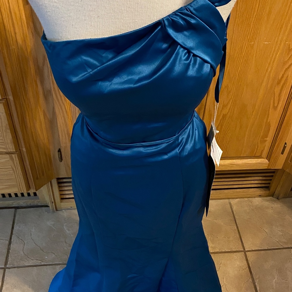NWT Women s Marilee Madeline Gardner Satin Teal Size 6 Zipper Back Formal Dress
